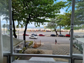 Leme de frente para o mar na Quadra Gourmet da Atlântica